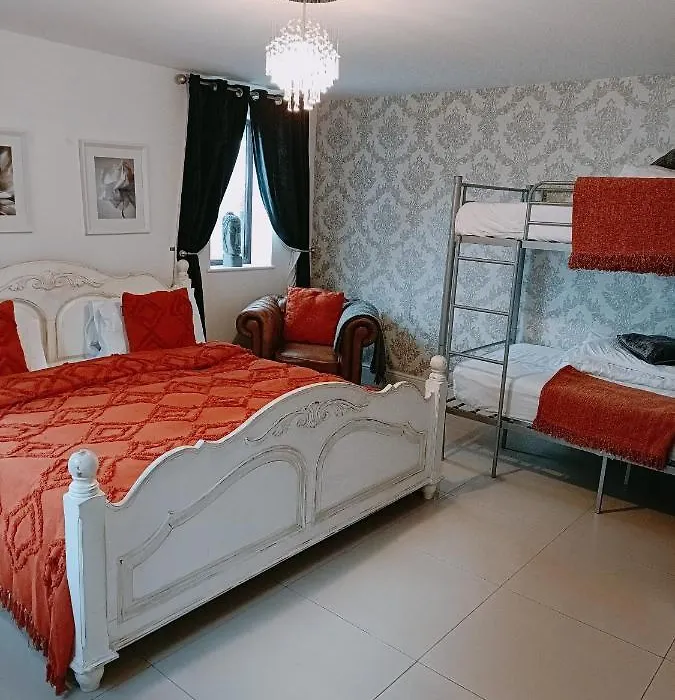 The White Dove Bed And Breakfast With Glamping Newark Showground-1